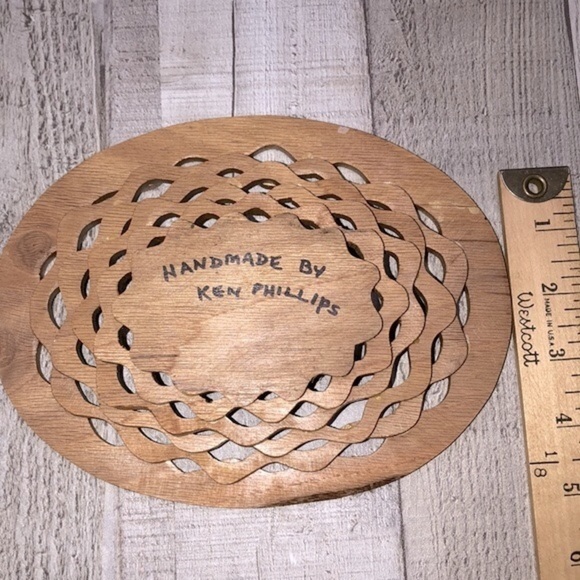 Handmade wood scroll carved small decorative bowl - Picture 5 of 8